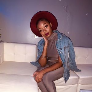 Meet your Posher, Alexus